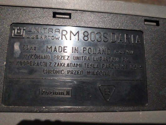 Elbląg Sprzedam radio widoczne na zdjęciu. Radio zachowane idealnie antena cała kabel oryginalny ale jedyny problem to