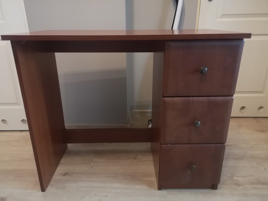 Elbląg Sprzedam biurko. Długość 90 cm. Stan bardzo dobry