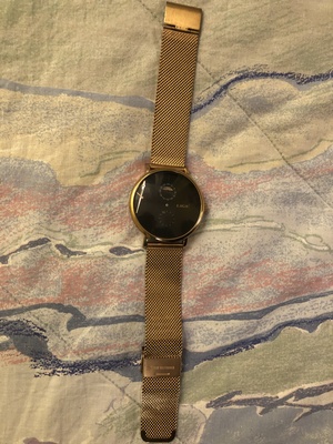 Elbląg Uszkodzony zegarek na rekę marki Lige. Zegarek ładny w kolorze złotym na bransoletce. Sprzedaję jako uskodzony,