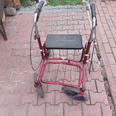 Elbląg Oddam za darmo chodzić osobie potrzebujące. Kontakt telefoniczny od 7.30 do 14 prosić Marcina