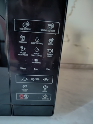 Elbląg Sprzedam :
- maszynę do szycia ŁUCZNIK  st. dobry w cenie 140 zł. (+ duży zestaw guzików i