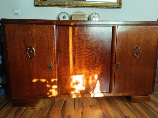Elbląg Sprzedam w bardzo dobrym stanie piękną, dużą komodę/bufet trzy drzwiową w stylu art deco, obecnie znów bardzo