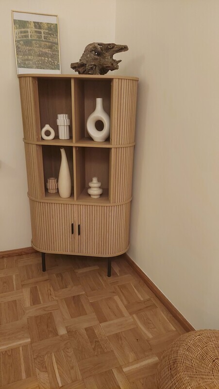 Elbląg Kwietnik retro
Krzesla
Szafka retro oszklona
Fotel unikalny
Lustro z OKIENNICAMI
Stolik