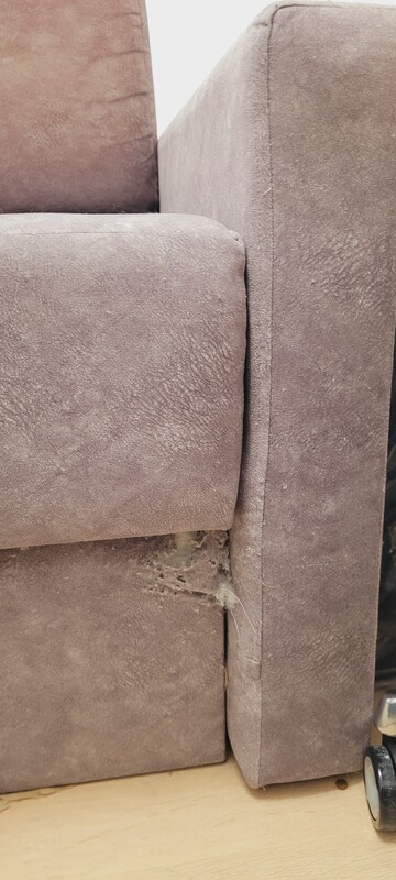 Elbląg Sprzedam rozkładaną kanapę, wierzchnia tapicerka na bokach potraktowana przez kocie pazurki (widoczne na