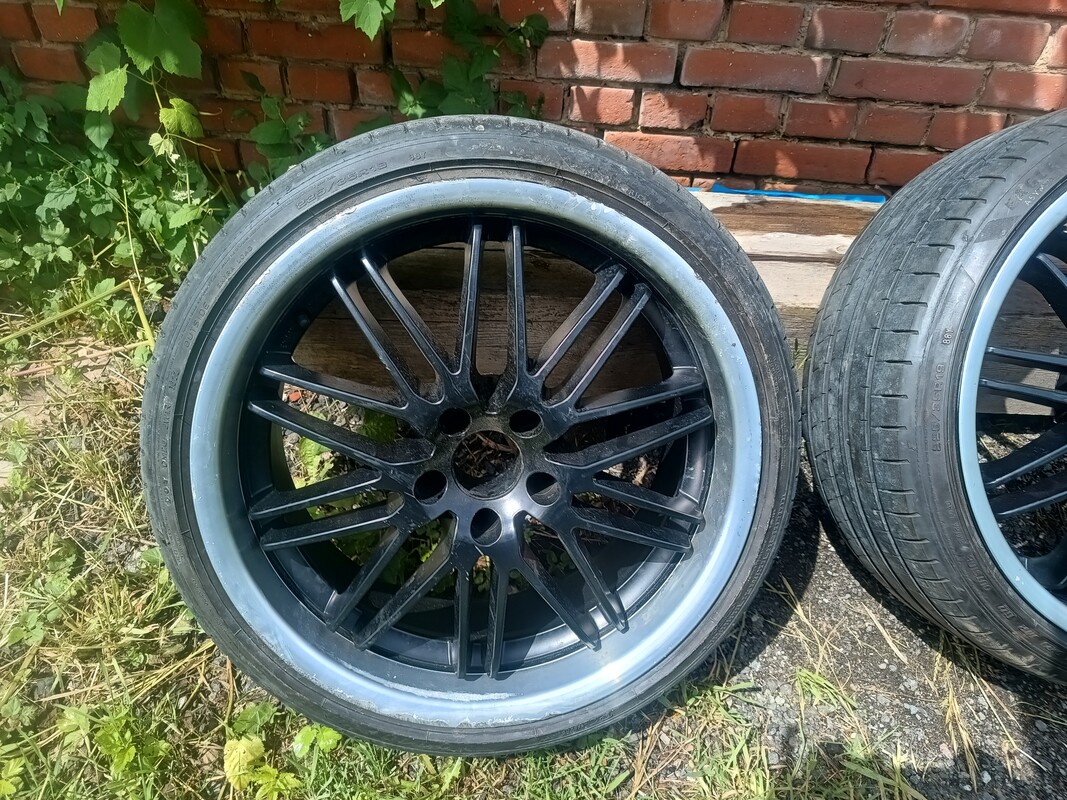 Elbląg Witam sprzedam alufelgi 19 ładnymi oponami letnimi 225 /35 r 19 do BMW. Mercedes, audi, VW
W cenie dystanse
