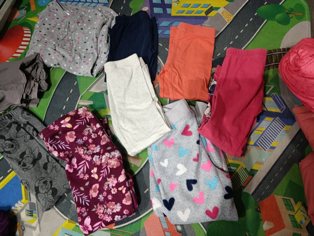 Elbląg Sprzedam ubrania dla dziewczynki. Stan bardzo dobry/ dobry bez dziur czy plam. Rozmiar 98/104.Kurtka zimowa,