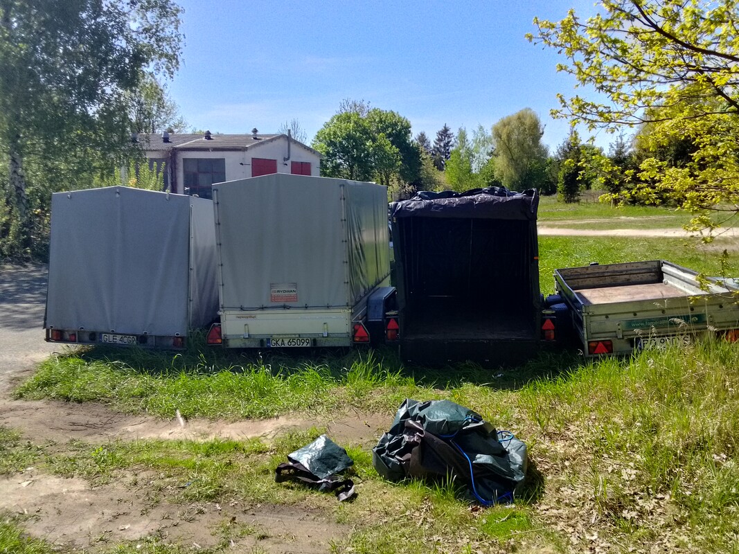 Elbląg sprzedam wynajem przyczepek i lawet wszytko kat b rozne gabaryty mniejsze wieksze posiadmy pasy transportowe w