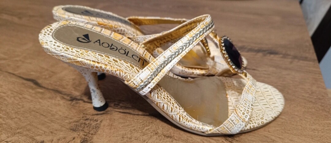 Elbląg Zamienię buty w rozmiarze 36,są w stanie różnym, niektóre w bdb, mało noszone, inne w stanie na podwórko. Są