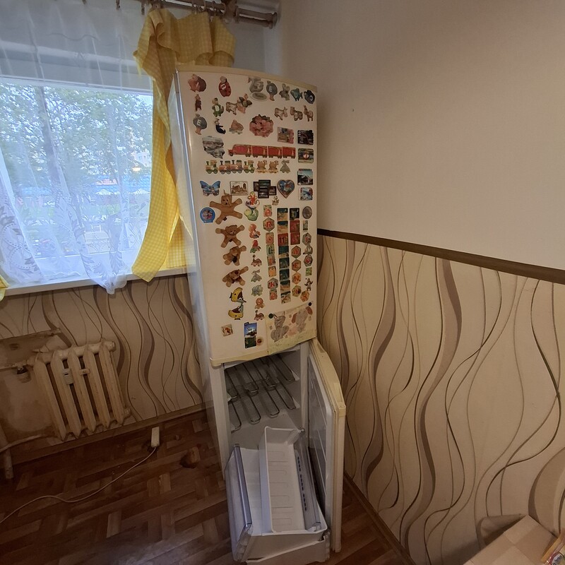 Elbląg Sprzedam lodówkę, wersalkę, nieduży segment oraz biurko. Każda rzecz 50 zł. Transport i wyniesienie we własnym