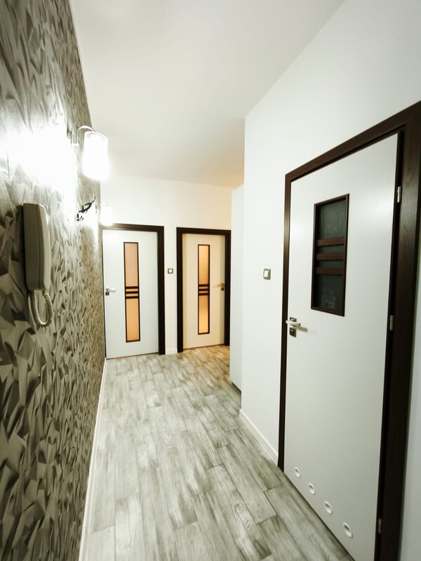 Elbląg Sprzedam mieszkanie w centrum 
2 pokoje powierzchnia 53,3 m2