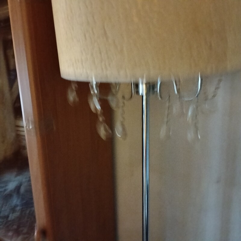 Elbląg Sprzedam lampę stojąca z abażurem Ecru, włącznik na stopę, z dodatkami, sznur biały, ,z żarówkami gratis