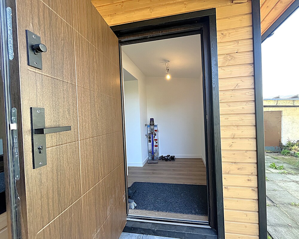 Elbląg Oferuję sprzedaż mieszkania na parterze w Elblągu.film