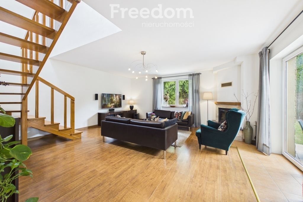 Elbląg FREEDOM NIERUCHOMOŚCISprzedam dom - Elbląg. Z przyjemnością prezentuję ofertę sprzedaży bardzo