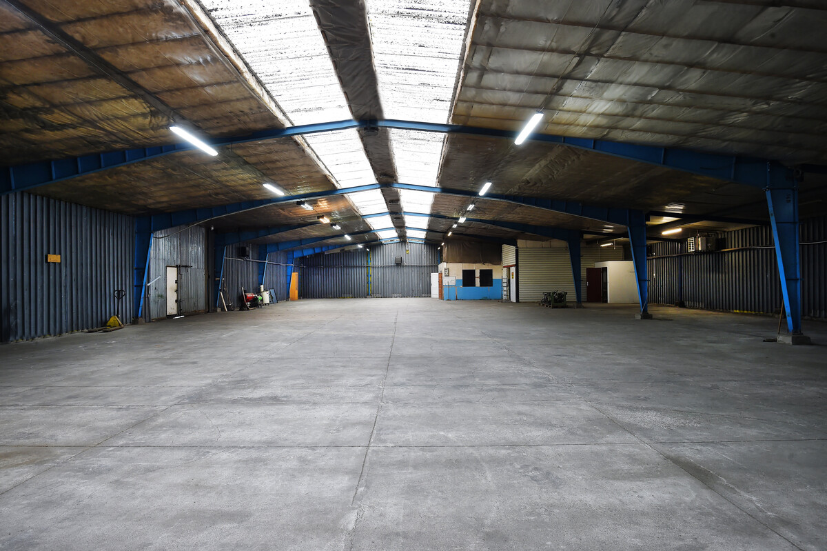 Elbląg WYNAJMĘ HALĘ MAGAZYNOWO-USŁUGOWĄ 900 m2 W CENTRUM ELBLĄGA.