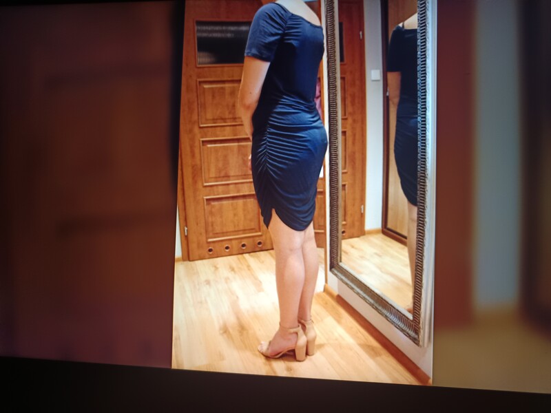 Elbląg Oddam za darmo w dobre ręce sukienki wyjściowe. Rozm 42 i 44.Mile widziana dobra kawa ziarnista