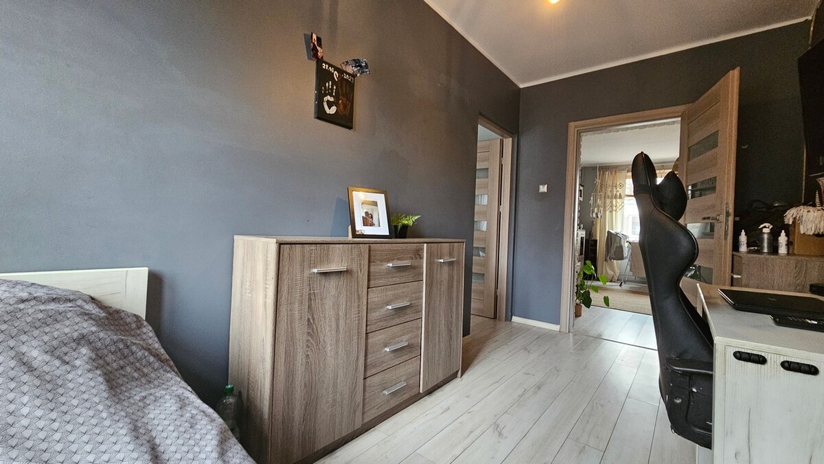 Elbląg BIURO NIERUCHOMOŚCISZULC& SZULCPowierzchnia mieszkania: 59 m2Garaż: 18 m2Ogródek: ok 100 m2Mieszkanie na