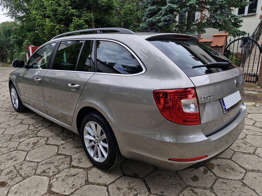 Elbląg Skoda Superb2.0 TDIModel 2015Klimatronik6 - BiegówNawigacjaZarejestrowana w Polsce