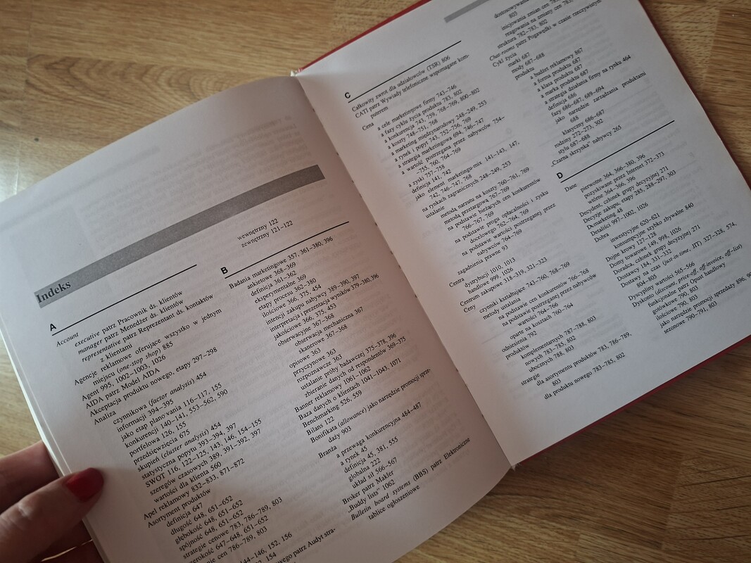 Elbląg Marketing europejski podręcznik. 
Używany, syn płacił za niego 160 zl
Przydatny na wydziałach ekonomii i