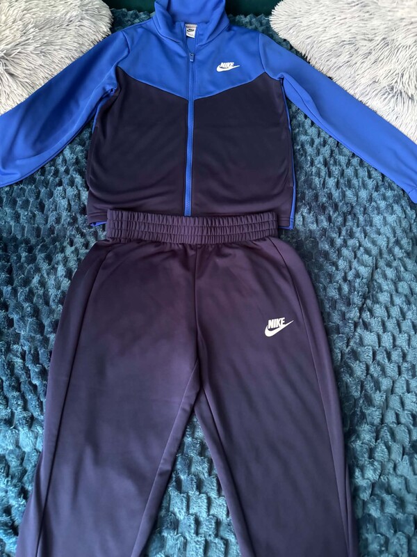 Elbląg Witam sprzedam Redmi 10 5G jest bez rys etui brak ładowarki cena170 dres Nike 137/147 nowy za 60 zł i buty