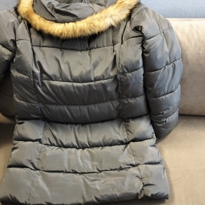 Elbląg Sprzedaję kurtkę przejściową rozmiar 44 kolor ciemno zielony dłuższa. z odpinanym kapturem, kieszenie