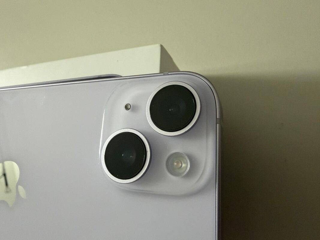 Elbląg Sprzedam iPhone 14,128G w stanie idealnym, jedynie w prawym górnym rogu delikatne zadrapanie (widoczne na