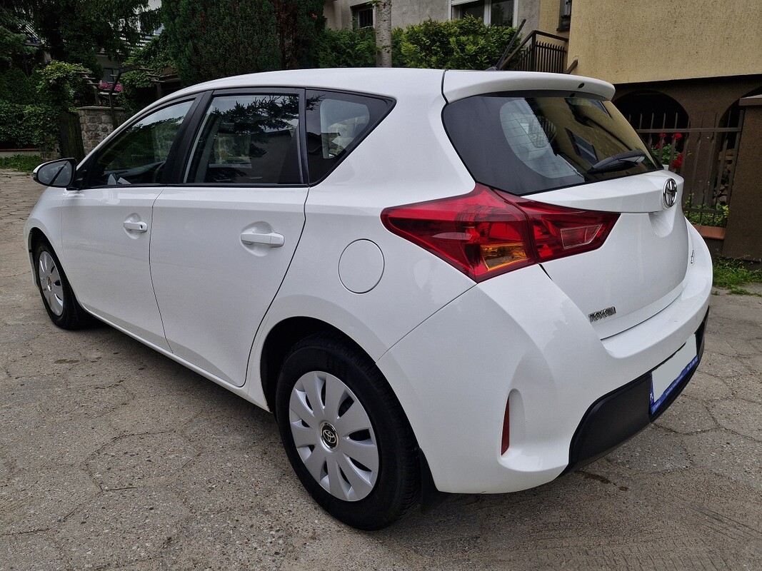 Elbląg Toyota Auris1.4 DieselModel 2016KlimatyzacjaŚwiatła LEDKupiona w Polskim Salonie