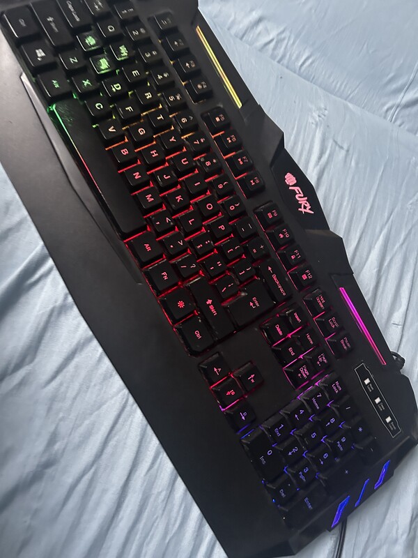 Elbląg Sprzedam używaną podświetlaną klawiaturę FURY Spitfire w stanie średnim
płatność: przelew na telefon lub