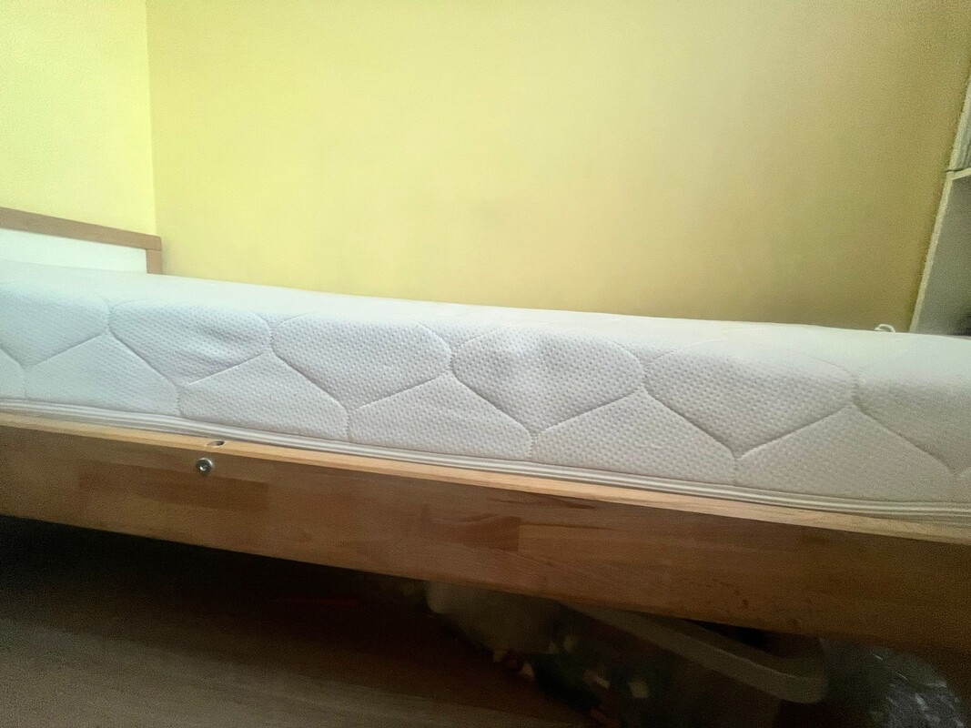 Elbląg Sprzedam łóżko dziecięce wraz z materacem wysokiej jakości (na sprężynach kieszeniowych). Odbiór osobisty w