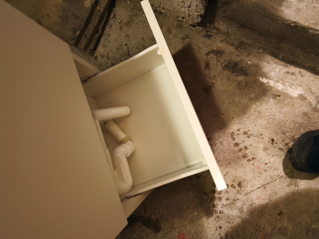 Elbląg Oddam za darmo lampy jak na zdjęciach. Drzwi -80,szafka wisząca 40 x 68- jak na zdjęciach. Możliwe odbiór