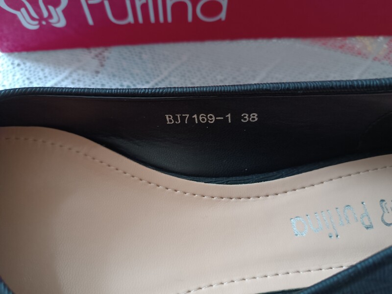 Elbląg Sprzedam nowe baleriny w rozmiarze 38 w kolorze czarnym na płaskiej platformie. Długość wkładki 24 cm. Cena 29