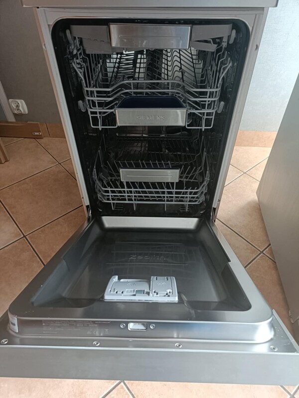 Elbląg ⭐ Zmywarka Siemens 40 cm – zadbana, inox
Sprzedam zmywarkę Siemens, wąską 40 cm, wolnostojącą