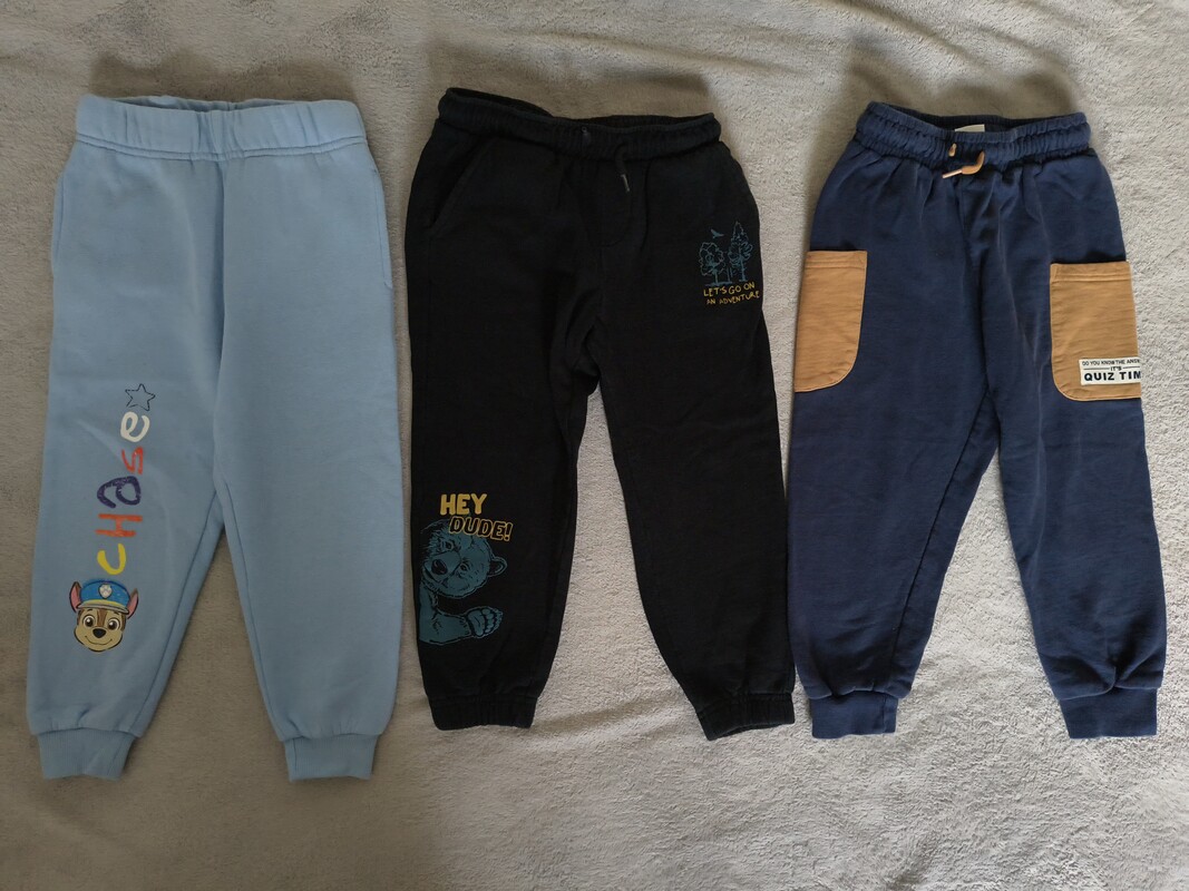 Elbląg Sprzedam spodnie chłopięce rozmiar 104,zestaw składa się z 19 sztuk. Spodnie noszone przez jedno dziecko, stan