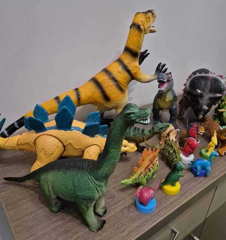 Elbląg Dinozaury, małe i duże, gumowe i plastikowe oraz pieczątki.