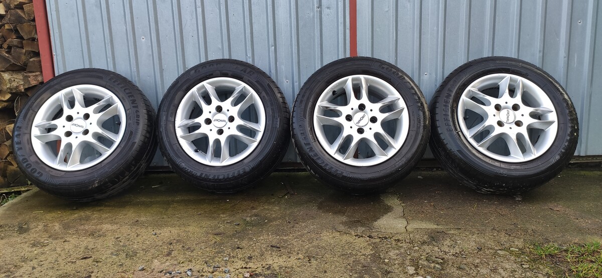 Elbląg Felgi aluminiowe z oponami.