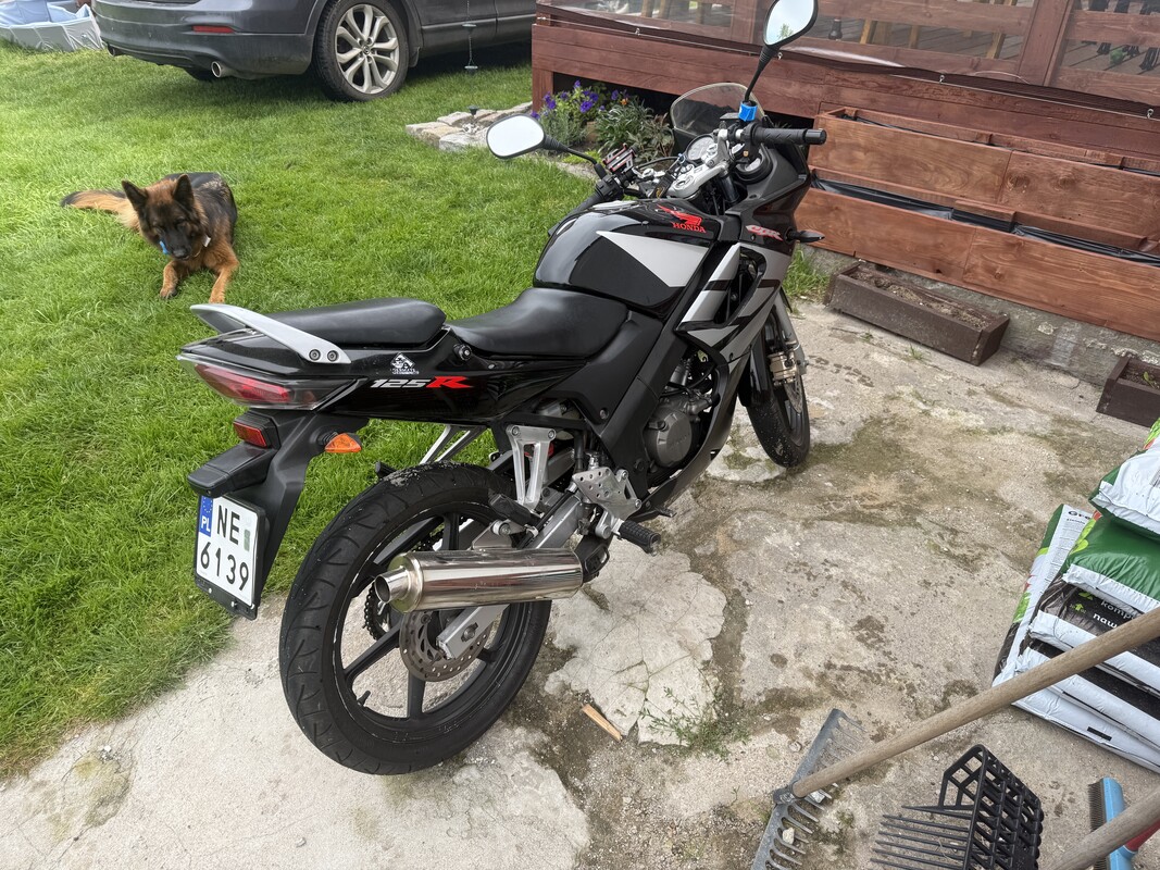 Elbląg Witam. Na sprzedaż motocykl Honda CBR 125R w stanie gotowym do jazdy. Motocykl serwisowany na bierząco. Mało