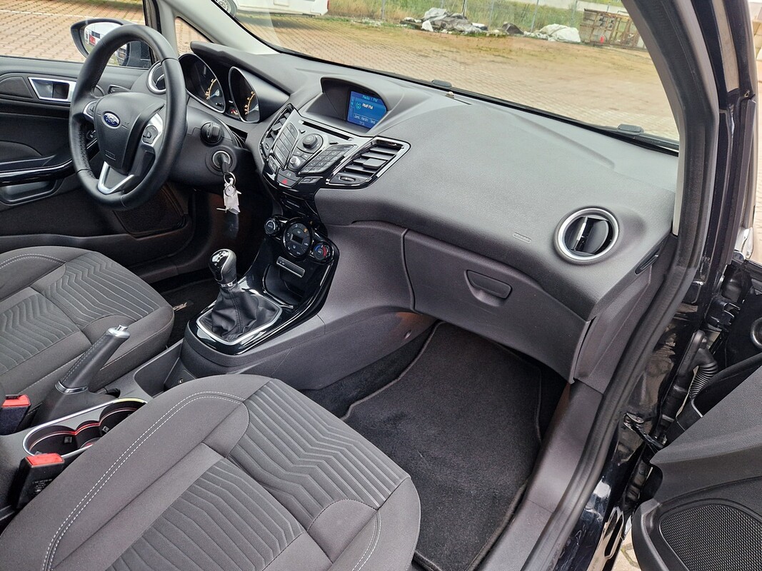 Elbląg Ford Fiesta, benzyna, 2014 rok - pełna opcja wyposażenia. Ładne zadbane auto, wizualnie bardzo ładnie się