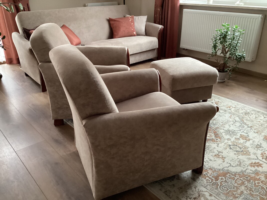 Elbląg Z powodu wyjazdu sprzedam elegancki zestaw wypoczynkowy, który równie dobrze może stanowić element wyposażenia