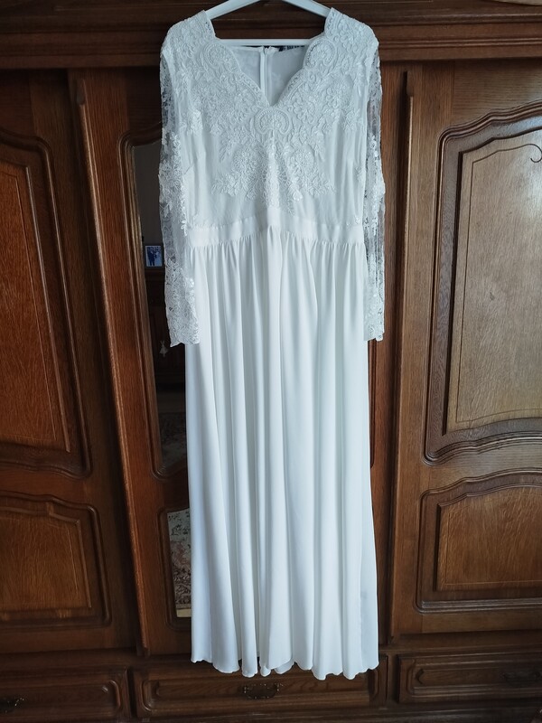 Elbląg Sprzedam 2 białe suknie ślubne, krótsza na ramiączkach firmy JJ, S House półdługa ( raz założona), rozmiar