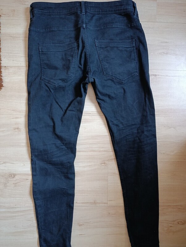 Elbląg Sprzedam czarne spodnie męskie House Stan bardzo dobry. Rozmiar L 30/34.Kontakt sms