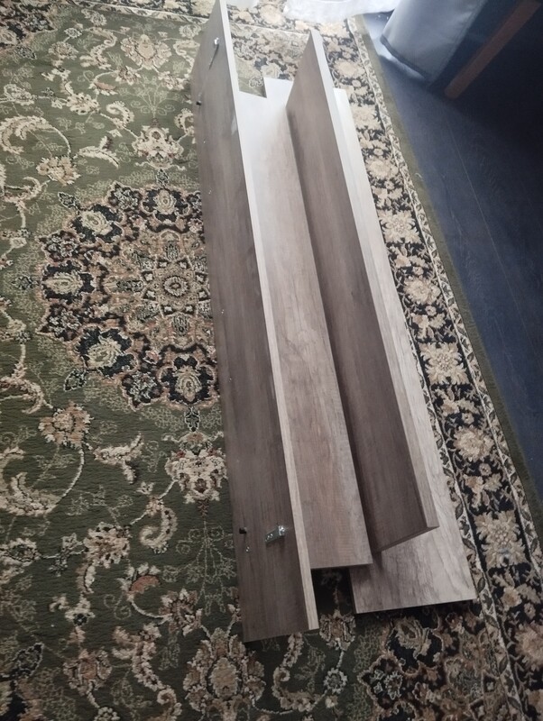 Elbląg Sprzedam wersalkę, oraz półki na ścianę. Wersalka nie zniszczona. Wymiary... Długość 2 metry a szerokość 1.2