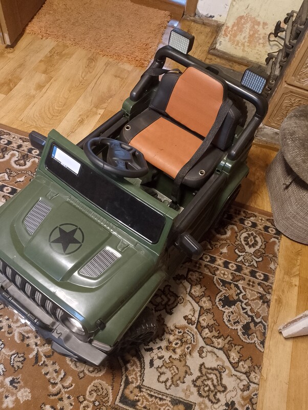 Elbląg Sprzedam autko widoczne na zdjęciach w dobrym stanie jest do autka ładowarka używane sporadycznie przez jedno