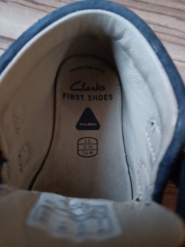 Elbląg Buciki Clarks first shoes rozmiar 21 granatowy na rzepy stan bardzo dobry za kostkę