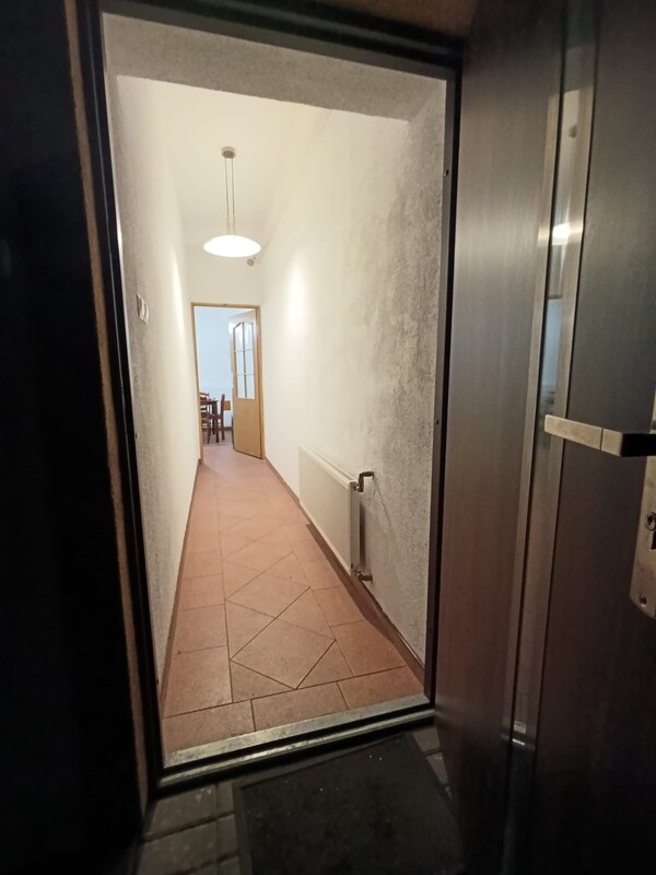 Elbląg Wynajmę 2-pokojowe mieszkanie w spokojnej dzielnicy, na parterze, z osobnym wejściem i parkingiem. Możliwość