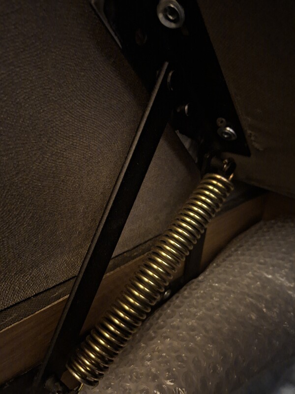 Elbląg Sprzedam tapczan na sprężynach. Stan bdb. Cały sprawny. Ma 2 lata, mało użytkowany bo syn wyjechał na studia.