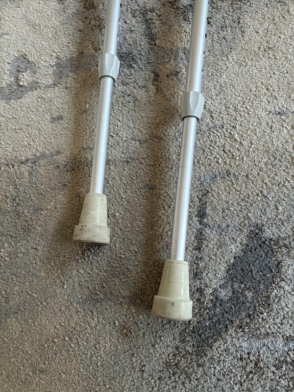 Elbląg Sprzedam aluminiowe kule ortopedyczne firmy Kowsky. Zestaw 2 sztuk w bardzo dobrym stanie bez wad. Możliwość