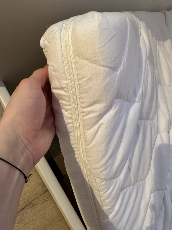 Elbląg Mam do sprzedania łóżko dziecięce, dwustronne, z szufladą na pościel. Szuflada przekłada się na prawa i lewą