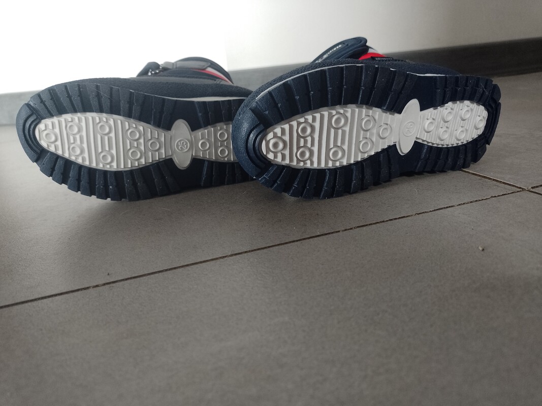 Elbląg Sprzedam buty dla dziecka Tommy Hilfiger kupione na Zalando. 
Buty Nowe w opakowaniu nie chodzone. Numer