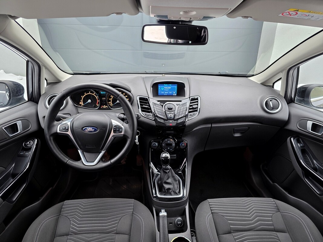 Elbląg Ford Fiesta, benzyna, 2014 rok - pełna opcja wyposażenia. Ładne zadbane auto, wizualnie bardzo ładnie
