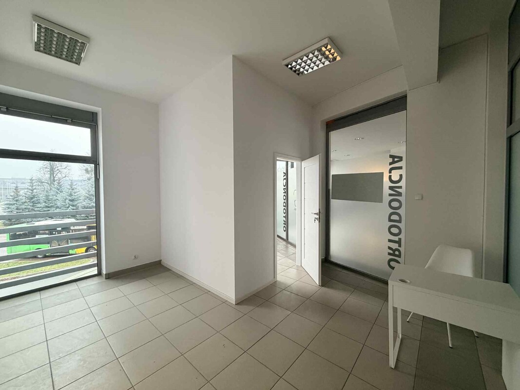 Elbląg Wynajmę lokal idealny na gabinet kosmetyczny wraz z stylizacją paznokci lub podologią. Mogą być