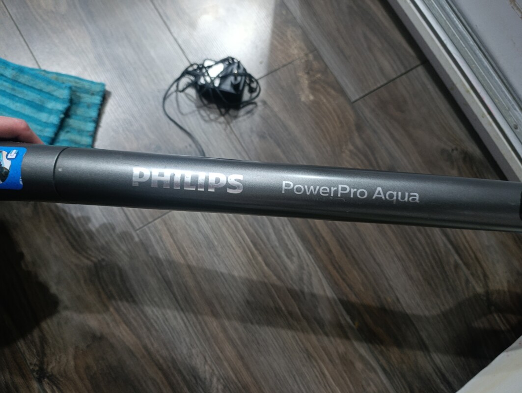 Elbląg Sprzedam odkurzacz pionowy marki Philips Powerpro Aqua z nakładka myjąca. Stan dobry, bateria na opcji Max